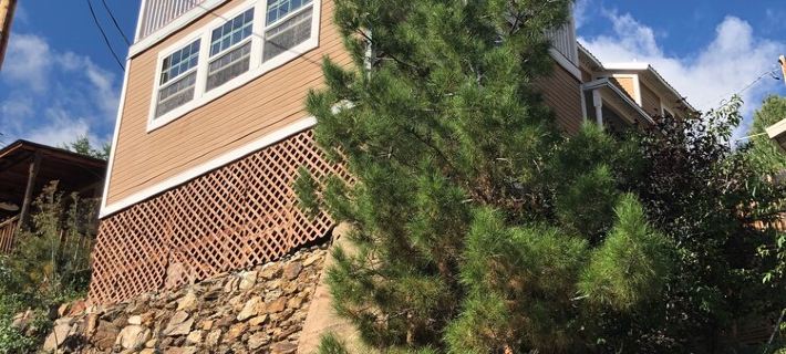 2-story house, all the comforts of home, spectacular space and views!! Hoteles en Bisbee
