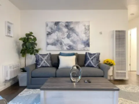 Fully renovated 2B/1b in Downtown