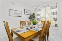 The New Woodlands Villa @ Watersong - A 4 bed 3 bath South Facing Pool Home