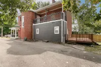 2 Miles to UK-Downtown Lex + Close to Restaurants + Top Location & Neighborhood