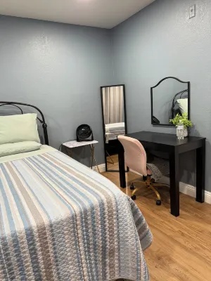 Vegas Resort 2-Bed Condo walking distance to Casinos (Ideal for Long Stays)