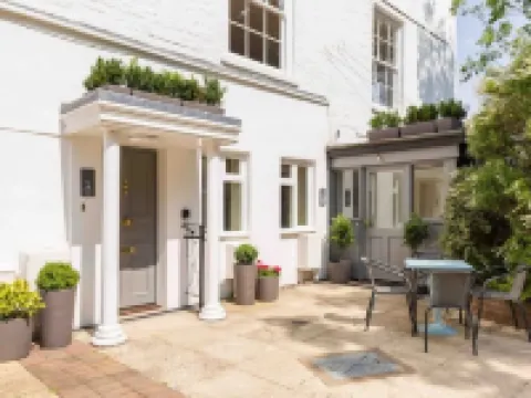 The Old Morgan Period 3 Bed Duplex Hotels in Great Malvern