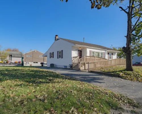 Charming 3-bedroom house with WiFi, AC in serene Linglestown Hotels in Linglestown