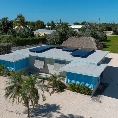 Pet Friendly Half-Duplex Cottage with kayaks and 40' Slip Option at Marina