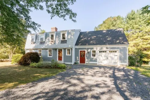 Spacious Getaway Close to Newport & Beaches