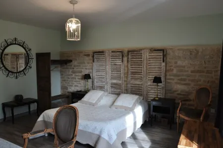 Cottage 10 people in a park with swimming pool Отели в г. Аржийи