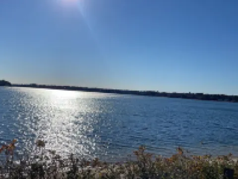 Wonderful water front house Hoteles en Bourne