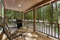 Cozy Cascade Cabin. Relaxing Hot Tub, Secluded, Spacious and Creek Nearby