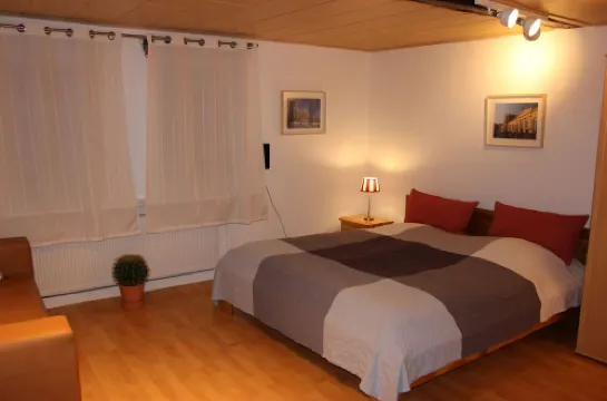 Quiet, natural 34sqm apartment in half-timbered house, Kassel-Harleshausen 2 PEOPLE
