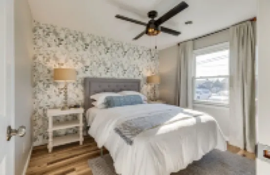 Stylish Condo Elizabethton Tennessee, Private Fenced Back Yard, Family Friendly