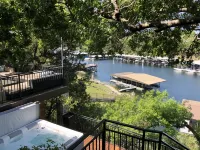 Lakeway Waterfront,  Lake Travis, Private Dock & Hot Tub Hotels in Lakeway