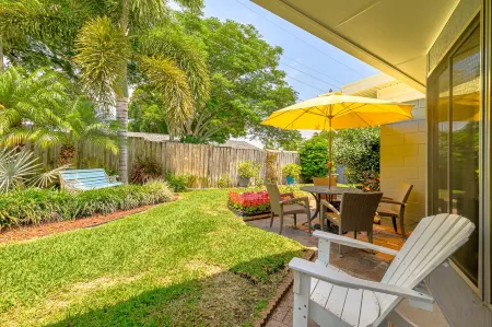 SPACIOUS RANCH HOUSE  TO ENJOY THE TAMPA BAY- CLEARWATER AREA