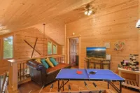 Pet Friendly, Fenced Yard, Hot Tub and Game Room! Close to Hiking and Beech Ski!