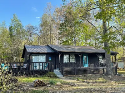 Cabin Down Dog Creek on Nolin Lake is steps from the neighborhood Boat Ramp! Hotels near Mammoth Cave