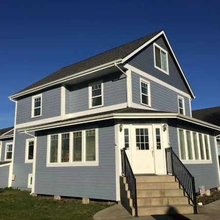 Beautiful Historic 5 Star Home on the River's Edge in Seaside. Walk to Downtown.