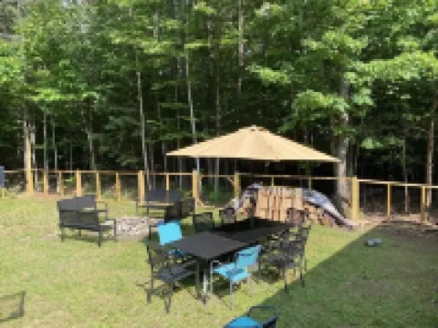 Buddy Home Swift River Waterfront Fully Renovated Family and Dog Friendly