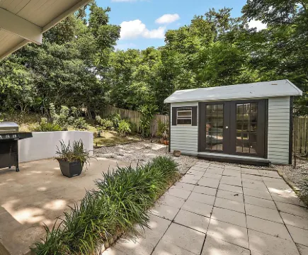 3 min drive to DT Mount Dora!