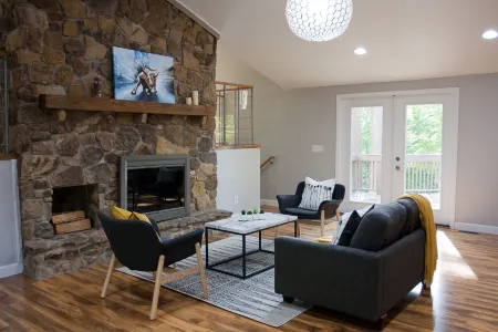 ‼️‼️ Modern Wooded Retreat ‼️‼️ 6min to Purdue Отели рядом с достопримечательностью «Университет Пердью в Департмент оф Фисикс энд Астрономи»