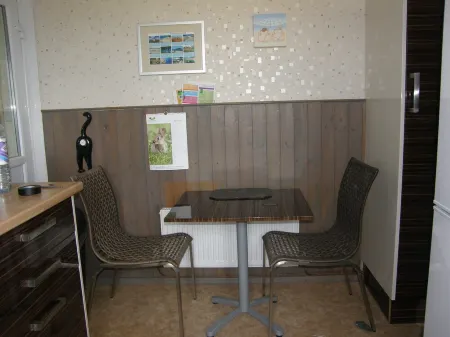 Lovely Bright Garden Apartment With WiFi & Spa overlooking RSPB reserve. Brading Отели рядом с достопримечательностью «Brading Roman Villa»