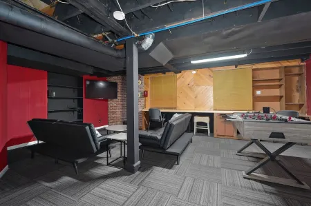 2 Living Areas & Kids' BunkRoom