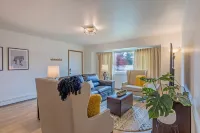 Cozy modern 2BR w/ workspace near Main St