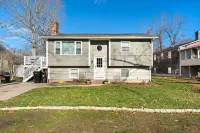 New* Remodeled private 3br/2ba w/neighborhood beach