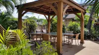 Steps to Best Beaches.Renovated! Best Value in Paradise! Free Wifi,Long Distance