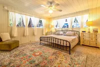 Chalet Scenic- Artist Owned -Scandinavian-Styled Hotels near Mountain Pottery