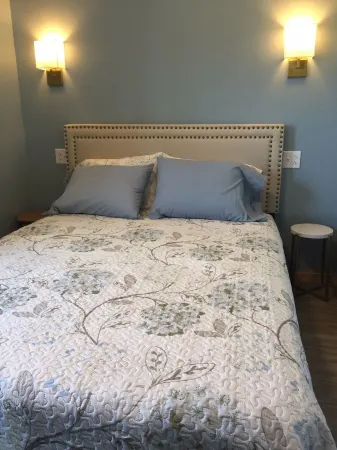 The Breakwater - at Dockside. Ski Bohemia. Ride Keweenaw snowmobile trails! Отели в г. Куино Каунти