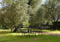 Apartment Farfalla with air conditioning, pool 10 x 5 and parking, 250 meters from the lake