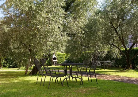 Apartment Farfalla with air conditioning, pool 10 x 5 and parking, 250 meters from the lake Отели рядом с достопримечательностью «Campeggio Maderno Di Avanzi Roberto»