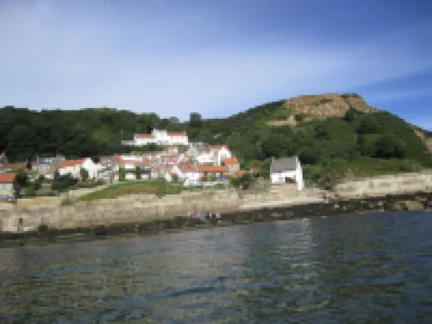 Top Gallant Holiday Cottage Runswick Bay with great beach and sea views