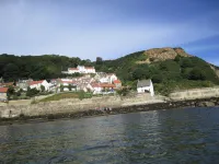 Top Gallant Holiday Cottage Runswick Bay with great beach and sea views