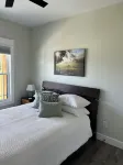 New Quiet Retreat-Distilleries, Hot Tub Shaker Village, Herrington Lake