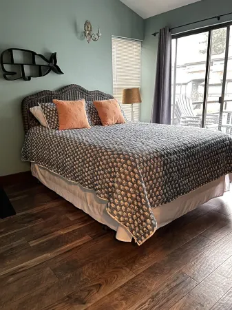 Birch Bay Beach Condo-Beautiful views with 2 patios! Отели рядом с достопримечательностью «Парк штата Берч Бэй»