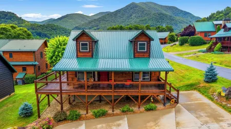 Panoramic Mountain Views/Roaming Elk/Fireplaces