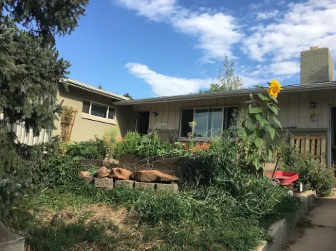 Charming Guest Suite Close to Downtown Golden