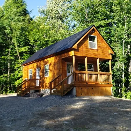Bear Cabin: Charming 2-bedroom cabin with WiFi, AC in marvelous Sebec
