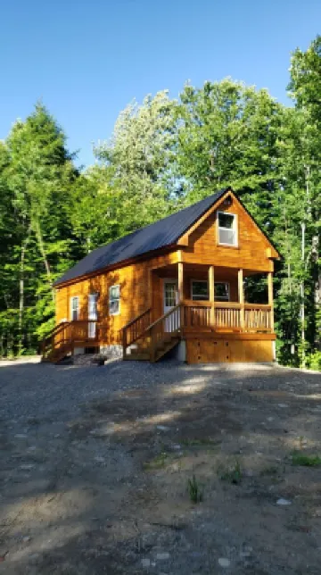 Bear Cabin: Charming 2-bedroom cabin with WiFi, AC in marvelous Sebec