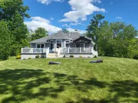 Luxury Waterfront Cottage 1000 Islands 6 BR, 4.5 Baths Book your 2025 vacation!