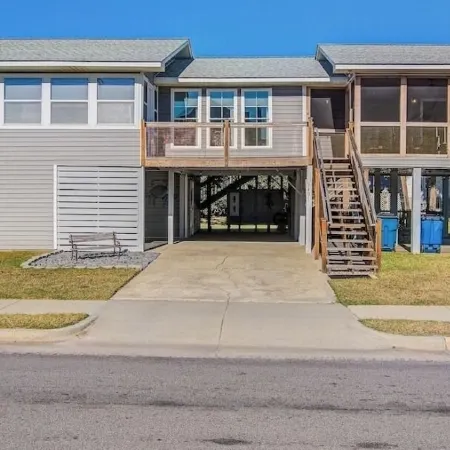 Private Pool at 'Livin' Is Easy' Spacious 5-Bedroom & Cargo Lift at Edisto Beach