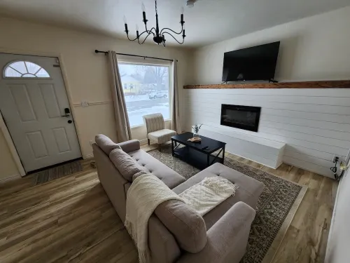 Provo Home! Close to BYU, Downtown Provo, 10 mins from Utah Valley University. Hotel di Provo