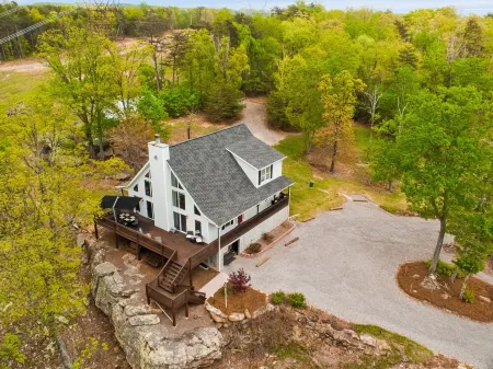 Secluded Mountain House on 12 acres w/ Pond! 20 min to downtown Chattanooga!