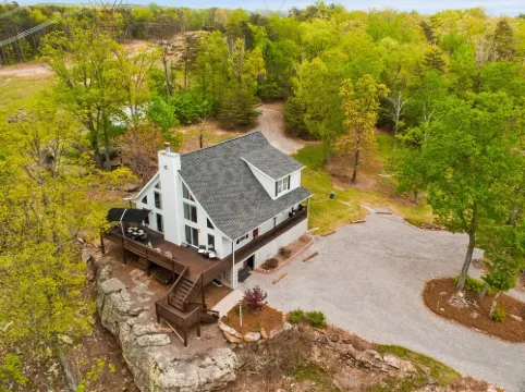 Secluded Mountain House on 12 acres w/ Pond! 20 min to downtown Chattanooga!