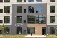 Cozy, Eclectic 1 BR Condo w/Rooftop Hot Tubs, Dog Friendly!