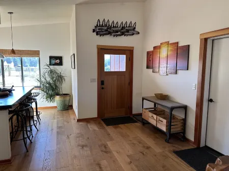 3 bed / 2 bath Home in Columbia Gorge Paradise!