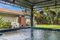 Breathtaking Panoramic Ocean Views, Crystal Blue Pool, Hot Tub, BBQ Grill!