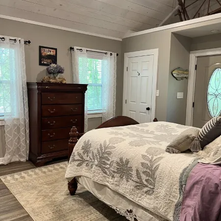 Rosie’s Peaceful Lake House