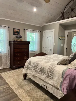 Rosie’s Peaceful Lake House Hotels near Sardis Freewill Baptist Church