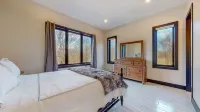5 Bedrooms 5 1/2 Bath Ski Area Views, Walk to Skiing, Huge Common Space & Decks!